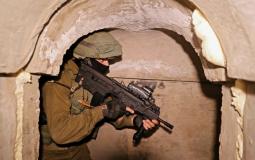 جندي إسرائيلي في نفق تحت الأرض - تعبيرية