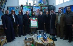 حركة حماس تزور عائلة شهداء في غزة