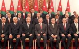 الوزراء الأردنيين متوسطهم الملك عبد الله الثاني - أرشيفية -