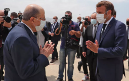 الرئيس الفرنسي إيمانويل ماكرون برفقة الرئيس اللبناني ميشيل عون