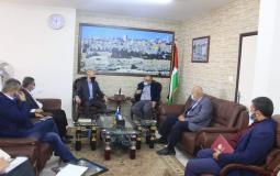 خلال لقاء بين الأشغال العامة في غزة ونائب مدير عمليات الغوث الدولية