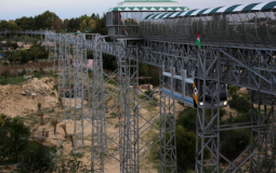 أول قطار معلق في قطاع غزة - تصوير أشرف أبو عمرة