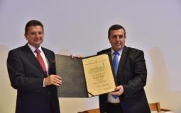 بلدية بيت لحم تمنح ممثل بولندا السابق شهادة مواطنة فخرية