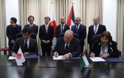 خلال توقيع الاتفاقيتين بحضور رئيس الوزراء
