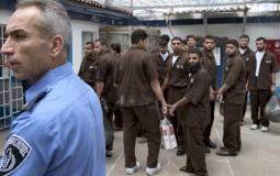 الاحتلال يواصل عزل أسيرين في سجن ريمون لليوم الـ 50 على التوالي