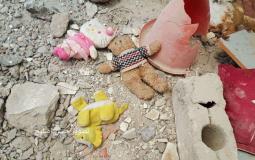 آثار القصف الإسرائلي الذي قتل أم وطلفتها في دير البلح