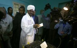 اخبار السودان اليوم: هل تنحى البشير وسلّم السلطة للجيش