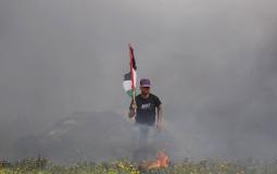 الاحتلال يقصف المتظاهرين بقنابل الغاز