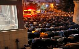 الآلاف يؤدون صلاة الفجر في المسجد الإبراهيمي بالخليل