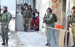 الاحتلال يعتقل مواطنين في القدس -ارشيف-