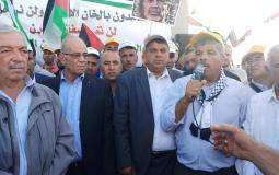 نائب رئيس حركة فتح محمود العالول وعدد من القيادات خلال فعالية الخان الأحمر