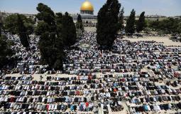 عشرات الآلاف يؤدون صلاة الجمعة الاولى من رمضان في المسجد الأقصى بمدينة القدس