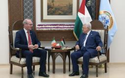 الرئيس عباس يستقبل وزير خارجية إيرلندا
