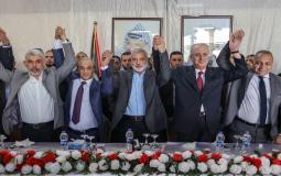 عقب توقيع اتفاق المصالحة بين حركتي فتح وحماس في 12 أكتوبر الماضي -توضيحية-