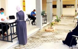 وزارة التعليم بغزة تسلم شهادات الثانوية العامة