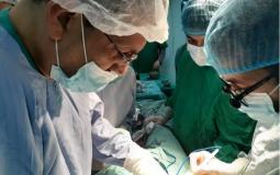 جراحو مستشفى غزة الأوروبي يجرون عملية جراحية معقدة بالشراكة مع وفد طبي من فلسطينيي الداخل