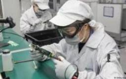 أثناء الفحص لوجود لقاح لفيروس كورونا