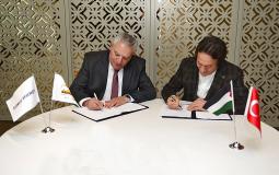 توقيع اتفاق بين كهرباء القدس ومجموعة زورولو التركية لبناء محطة انتاج طاقة شمسية