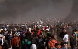 متظاهرين فلسطيني يشاركون في مسيرة العودة الكبرى على حدود غزة