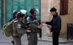 الاحتلال يسلم مواطناً بلاغاً لمراجعة مخابراته في الضفة الغربية