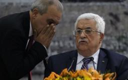 الرئيس الفلسطيني محمود عباس بجانبه مدير جهاز المخابرات اللواء ماجد فرج