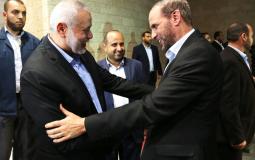 إسماعيل هنية رئيس المكتب السياسي لحركة "حماس" و حسام بدران في غزة