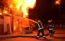 طواقم الإطفاء تتعامل مع حريق في الإمارات - إرشيفية - 