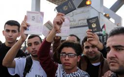طلبة من غزة يحتجون للمطالبة بسفرهم عبر معبر رفح
