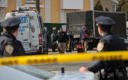 "كمامة" تتسبب في حادثي طعن وقتل في أمريكا