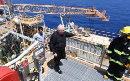 الرئيس الإسرائيلي يبحر على سفينة قرب حدود غزة