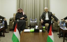 لقاء السفير القطري محمد العمادي وقادة حركة حماس في غزة -أرشيف-