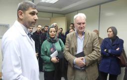 مدير عمليات الأونروا بغزة يزور مستشفى الخدمة العامة