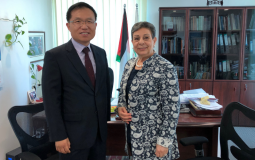 عشراوي وممثل كوريا 