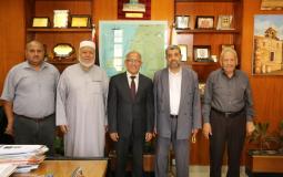 نواب كتلة التغيير والإصلاح برفقة رئيس بلدية غزة
