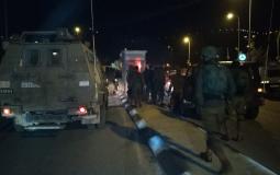 قوات الاحتلال على حاجز حوارة جنوب نابلس 