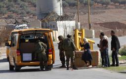 الاحتلال يستغل الحواجز لجمع المعلومات عن الفلسطينيين