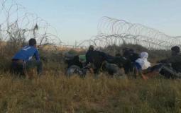 شبان يقصون السياج الفاصل على حدود غزة في مسيرات العودة - أرشيفية