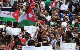 ملك الأردن يجمد قرار رفع أسعار المحروقات