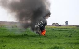 شبان يشعلون الاطارات شرق خانيونس