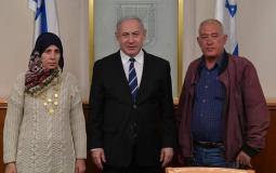 بنيامين نتنياهو يلتقي عائلتي الأسيرين في غزة ابراهام منغيستو وهشام السيد 