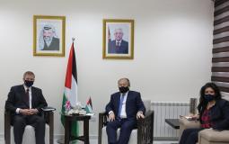 فلسطين وبريطانيا تبحثان اتفاقية الشراكة التجارية الموقعة بينهما