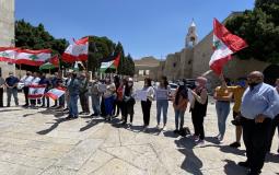  عشرات المواطنين يشاركون في وقفة تضامنية مع لبنان في بيت لحم