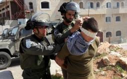 قوات الاحتلال تعتقل فتى في قلقيلية