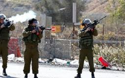 جود الاحتلال يطلقون الرصاص على متظاهرين فلسطينيين