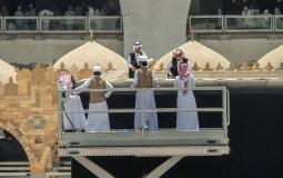 الكعبة  المشرفة تردي ثوبها  الجديد بيوم عرفة