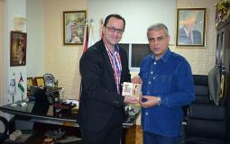 سويدان يكرم مركز رؤية للدراسات والأبحاث في اللبنان