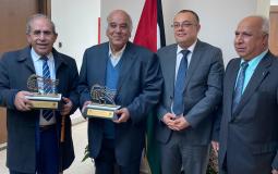 الوزير أبو سيف يسلم جوائز فلسطين في الآداب والفنون والعلوم الإنسانية