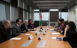 جانب من اجتماع وزير الخارجية والمغتربين د.رياض المالكي بالمدعية العامة لمحكمة الجنائية الدولية