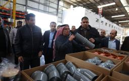 السفير العمادي يزور مصنع السكسك في غزة