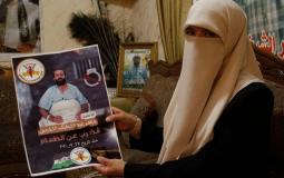 زوجة الأسير الأخرس تقرر الإضراب عن الطعام دعمًا لزوجها